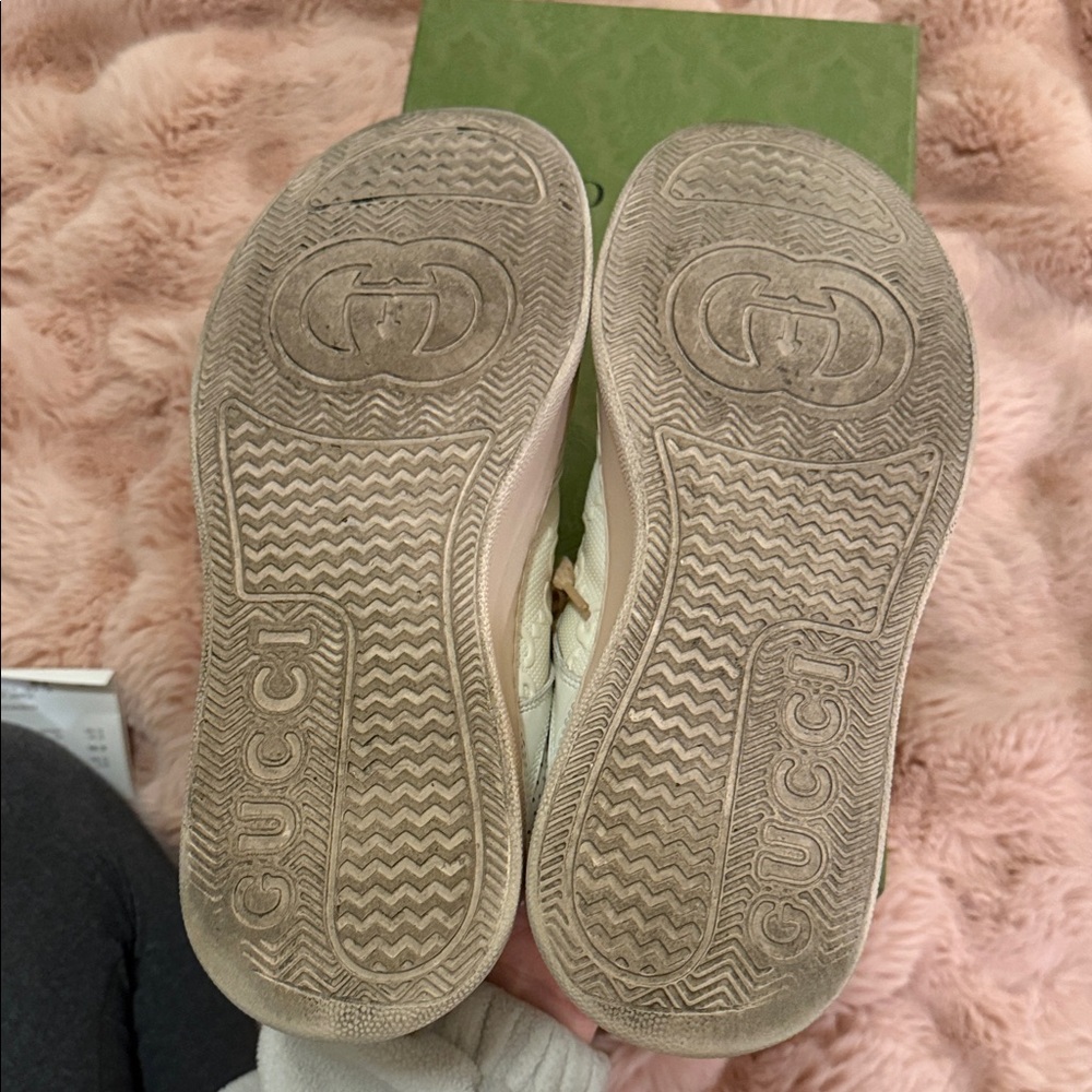 Gucci Women's Cream and Tan Sneakers - Picture 6 of 8